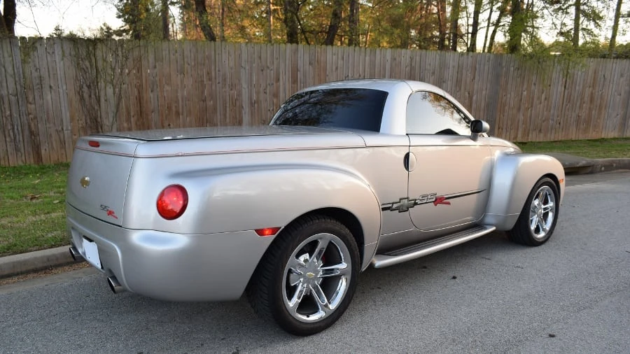 2004 Chevrolet SSR - Image 3 of 11