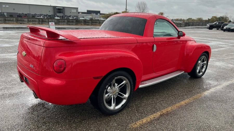 2004 Chevrolet SSR - Image 3 of 17