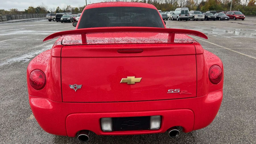 2004 Chevrolet SSR - Image 9 of 17