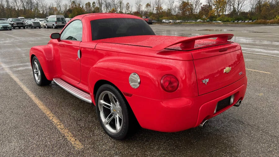 2004 Chevrolet SSR - Image 10 of 17