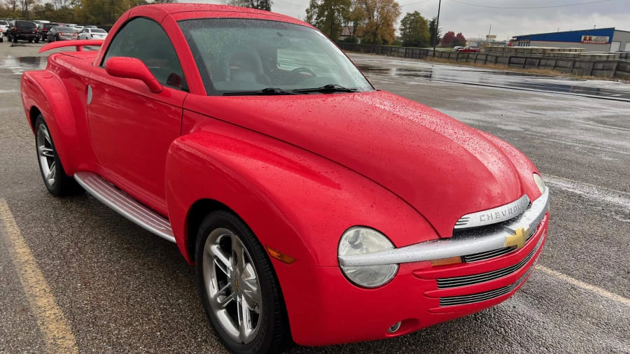 2004 Chevrolet SSR - Image 11 of 17