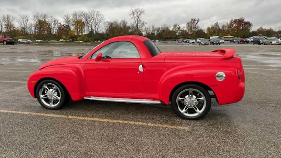 2004 Chevrolet SSR - Image 7 of 17