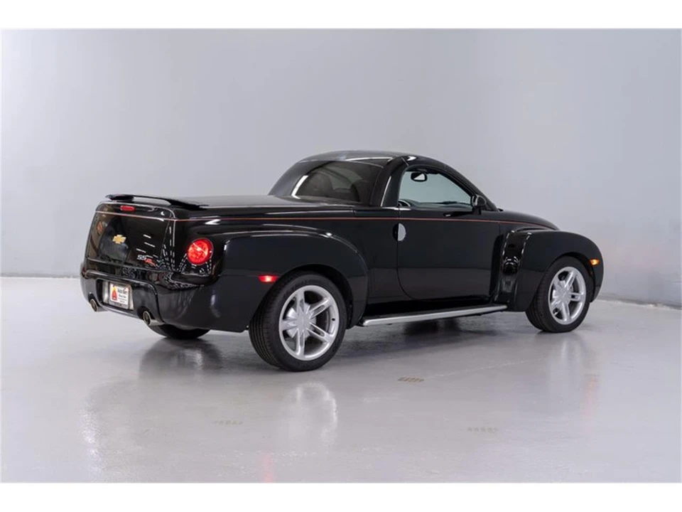 2004 Chevrolet SSR - Image 7 of 31