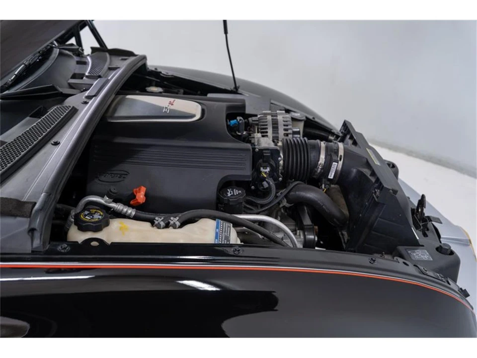2004 Chevrolet SSR - Image 28 of 31