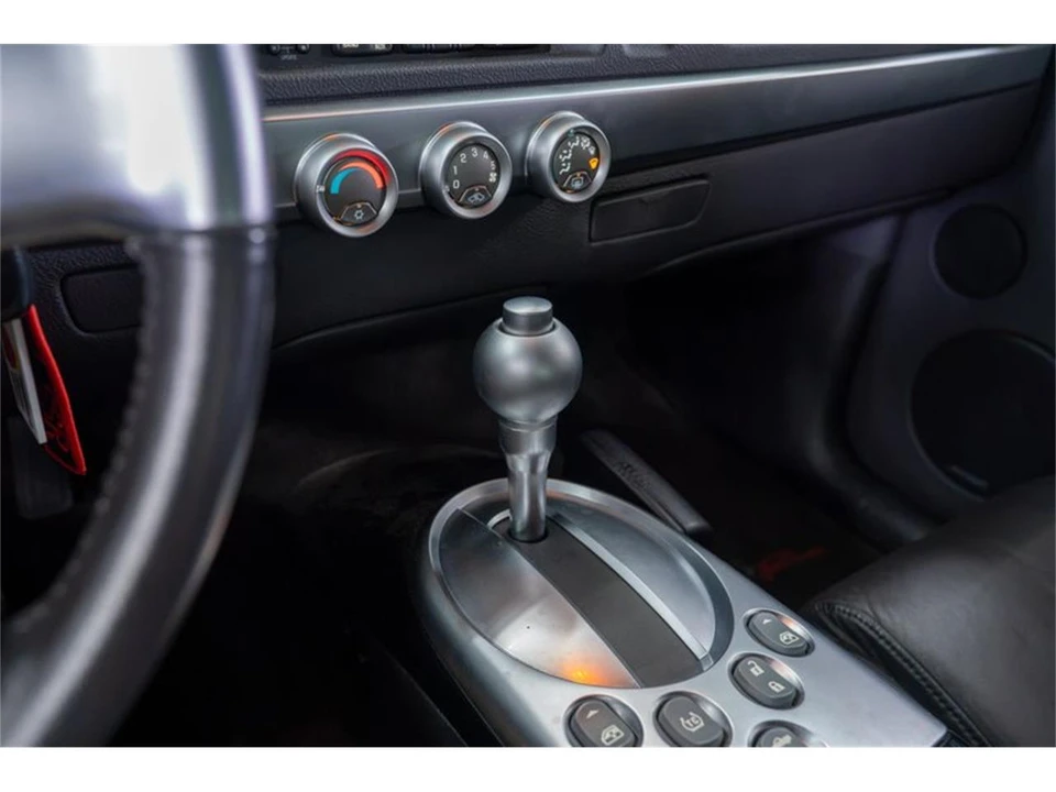 2004 Chevrolet SSR - Image 19 of 31