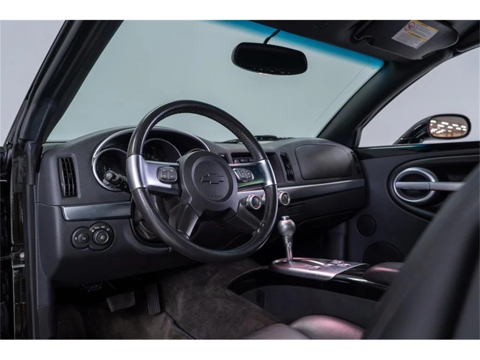 2004 Chevrolet SSR - Image 13 of 31