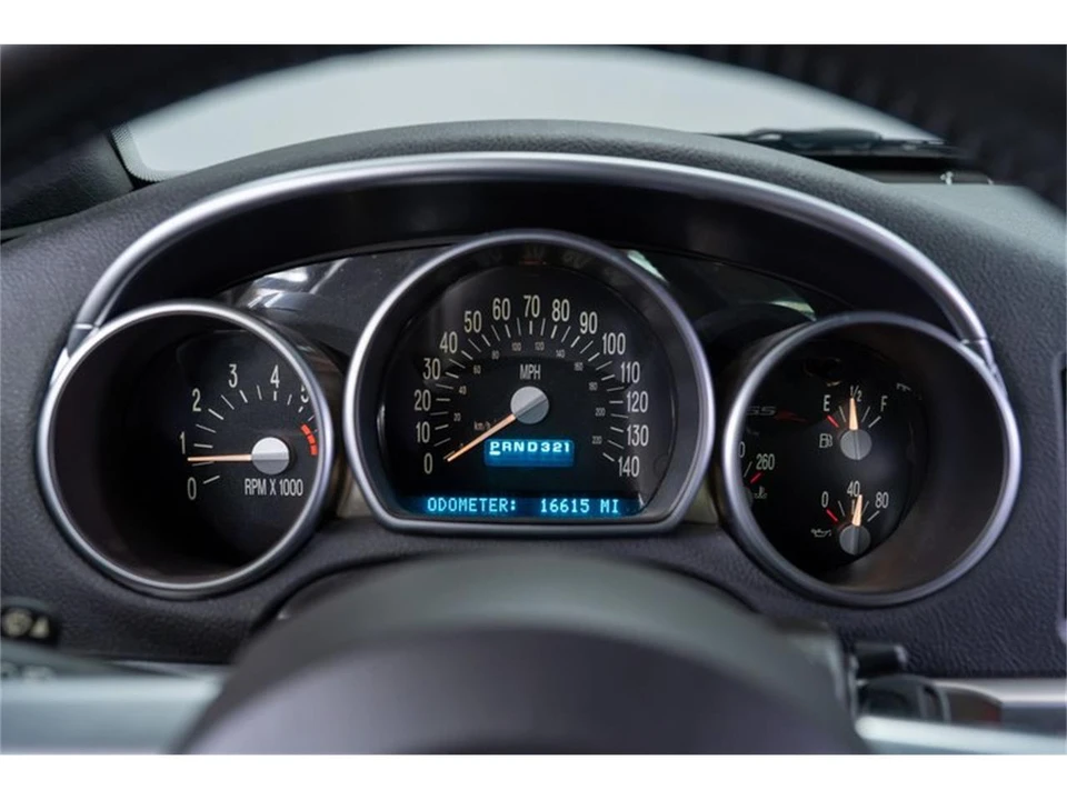 2004 Chevrolet SSR - Image 14 of 31