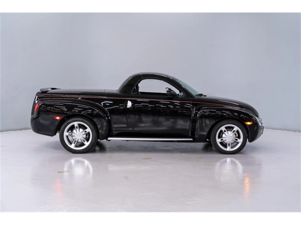 2004 Chevrolet SSR - Image 8 of 31