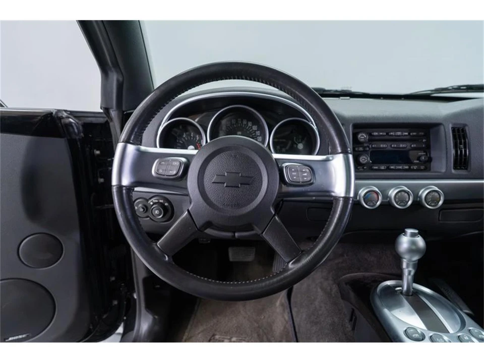 2004 Chevrolet SSR - Image 12 of 31