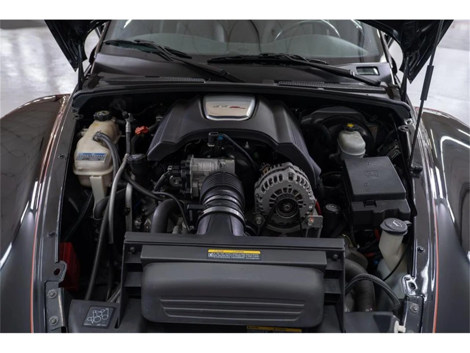 2004 Chevrolet SSR - Image 30 of 31