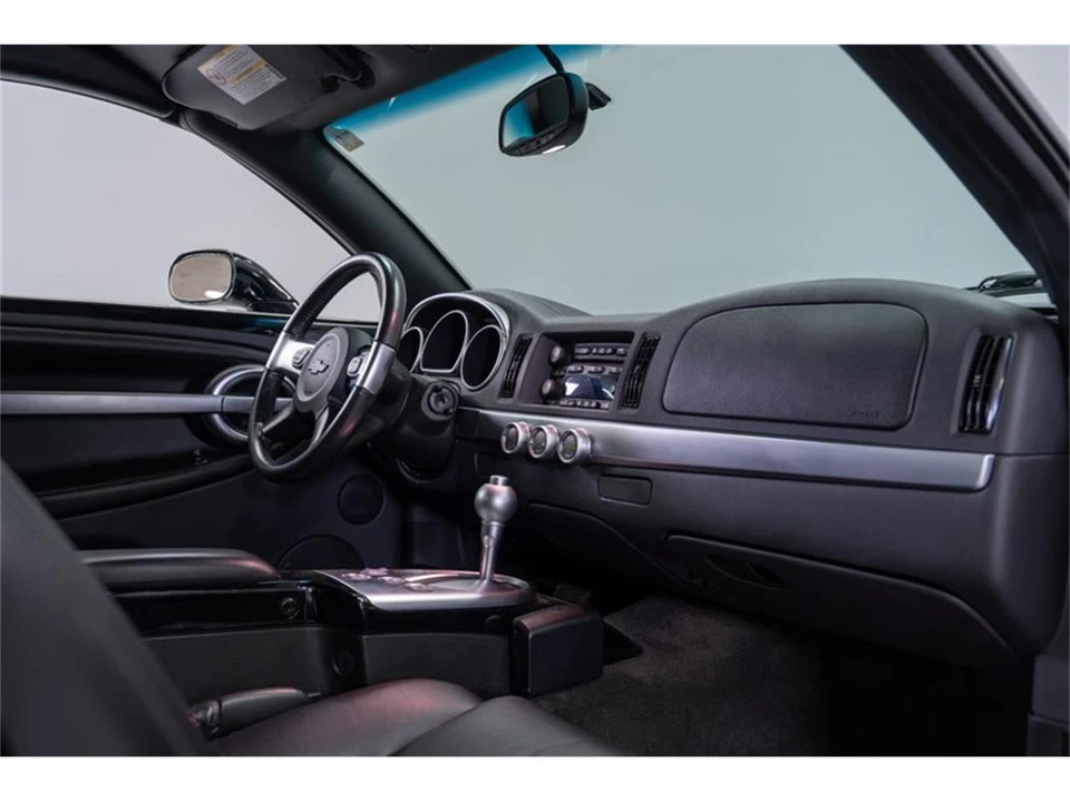 2004 Chevrolet SSR - Image 18 of 31
