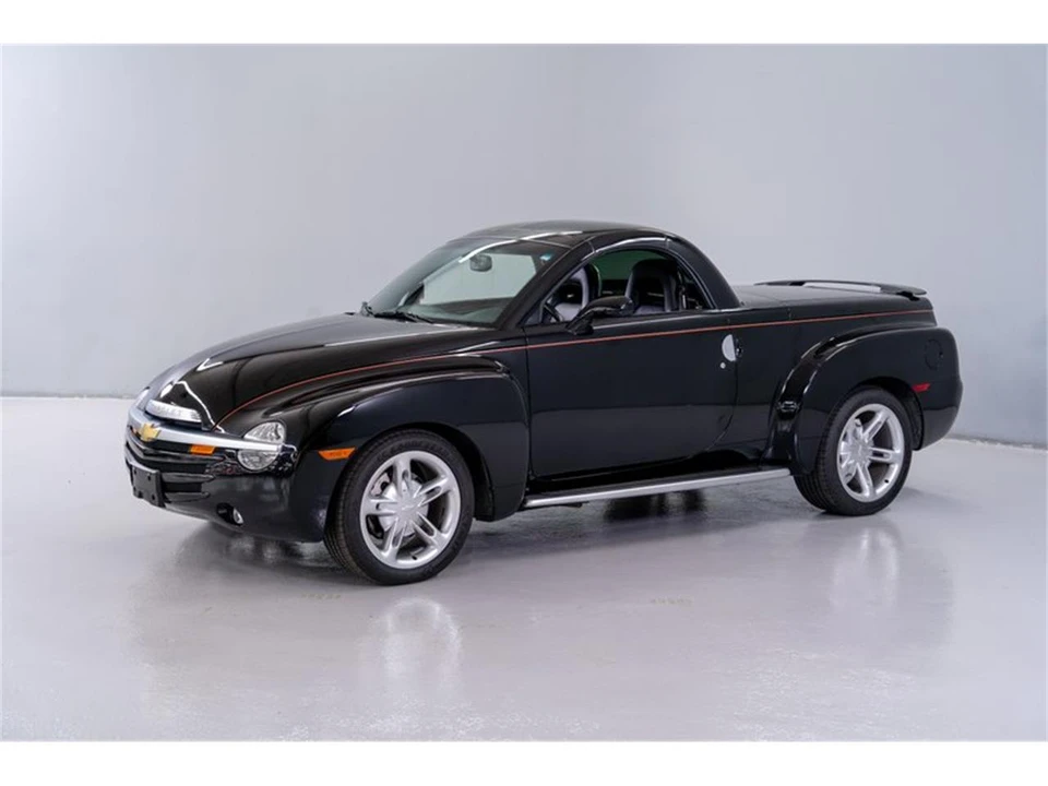 2004 Chevrolet SSR - Image 3 of 31