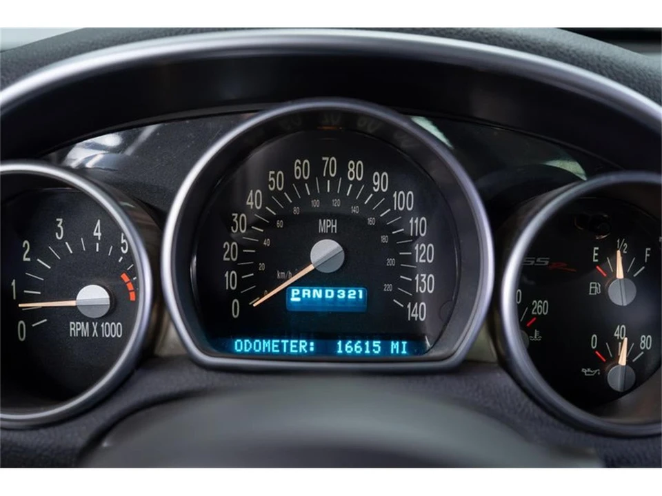 2004 Chevrolet SSR - Image 15 of 31