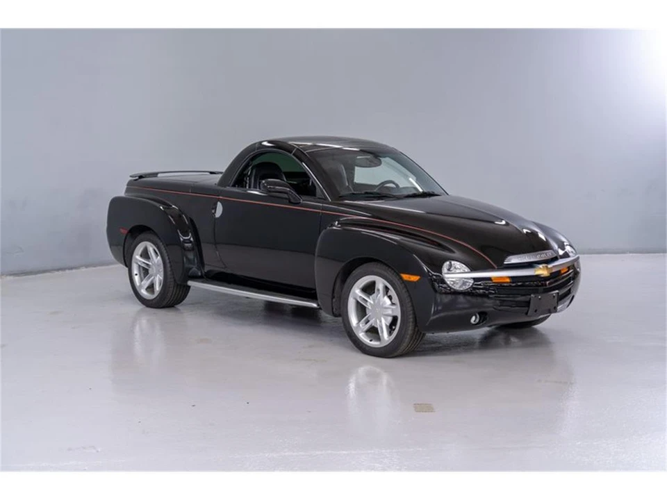 2004 Chevrolet SSR - Image 9 of 31