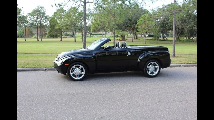 2004 Chevrolet SSR - Image 2 of 10