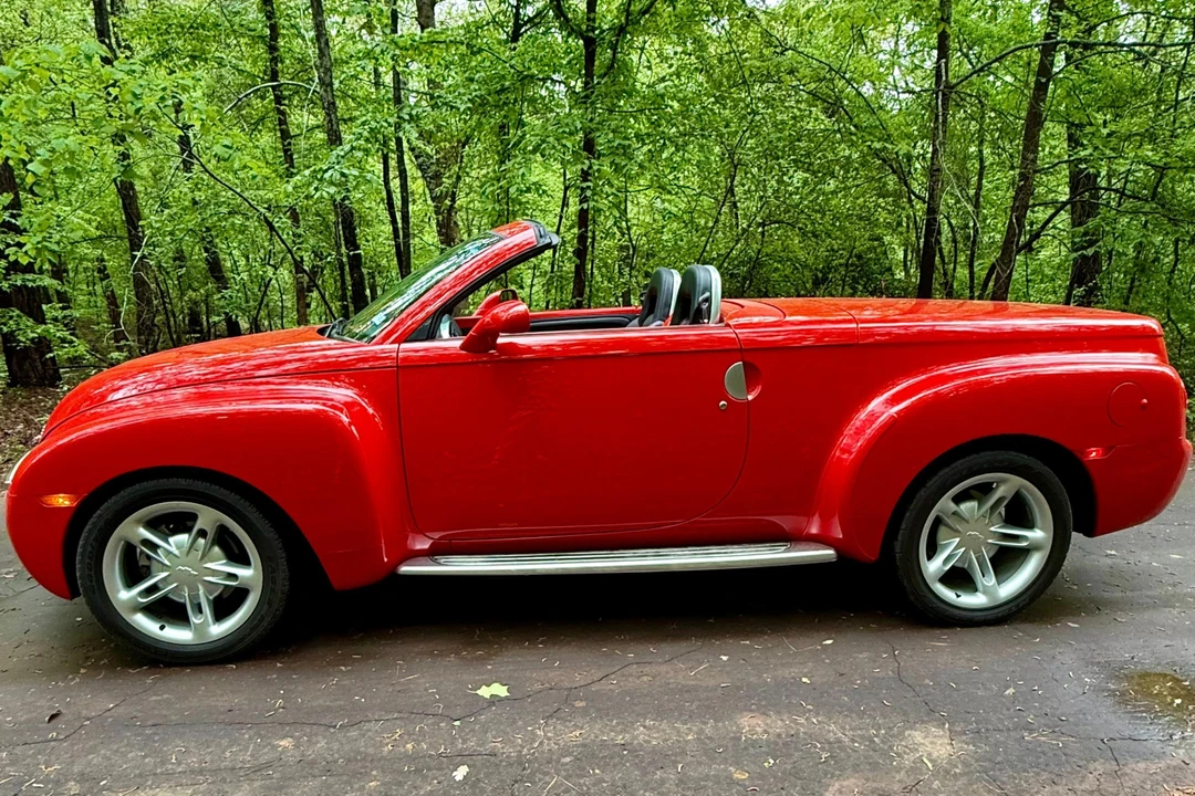 2004 Chevrolet SSR - Image 12 of 31