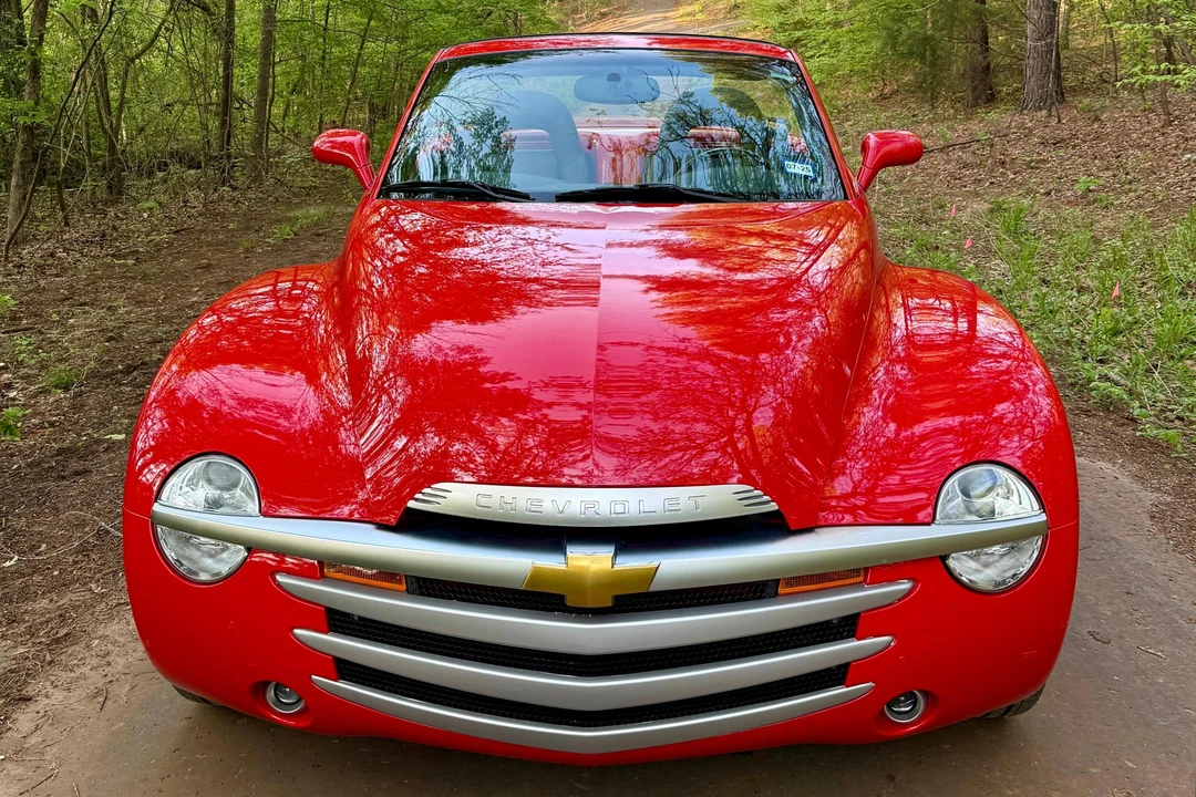 2004 Chevrolet SSR - Image 2 of 31