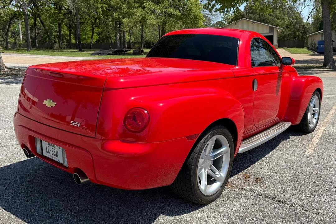 2004 Chevrolet SSR - Image 4 of 31