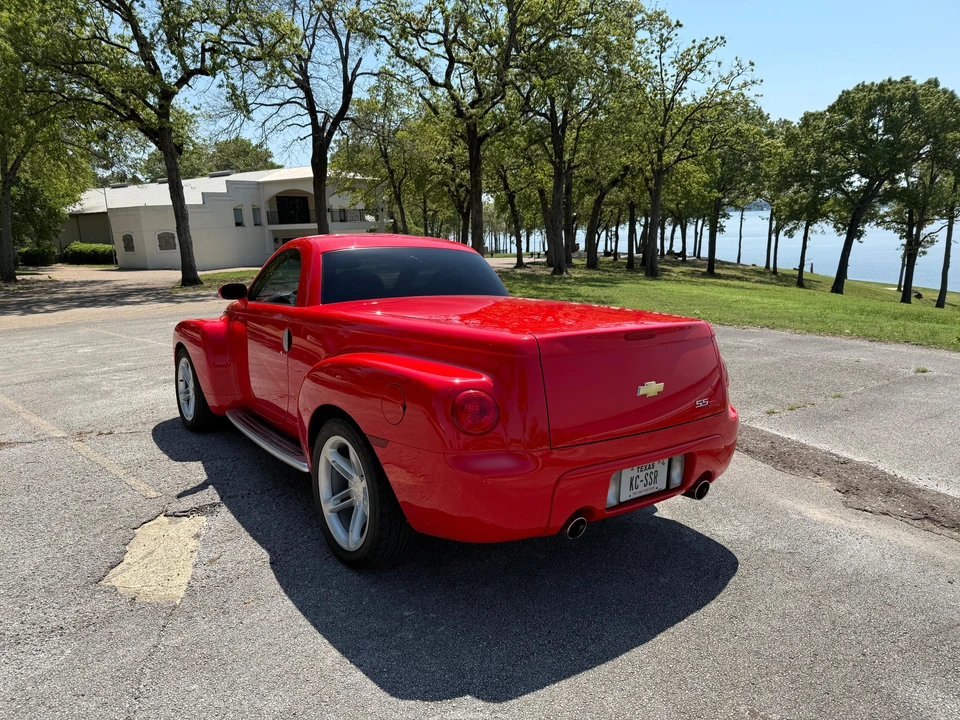 2004 Chevrolet SSR - Image 28 of 31
