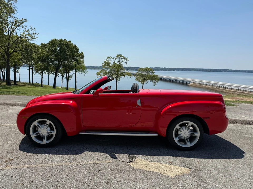 2004 Chevrolet SSR - Image 21 of 31
