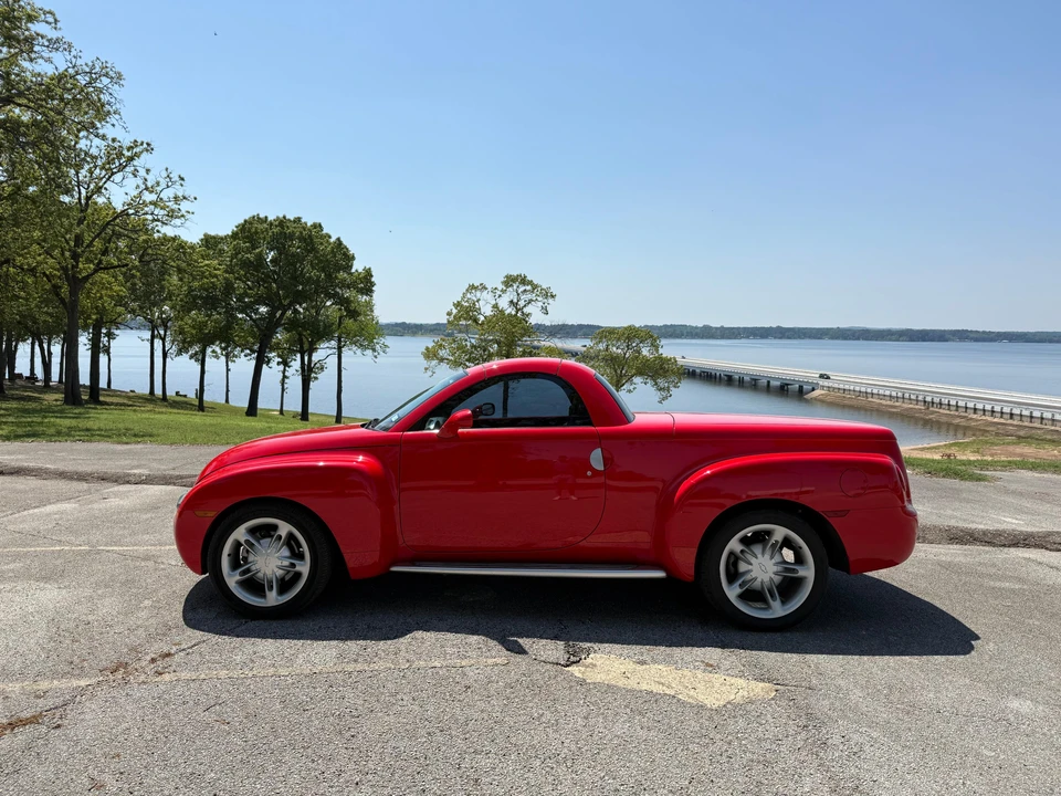 2004 Chevrolet SSR - Image 27 of 31