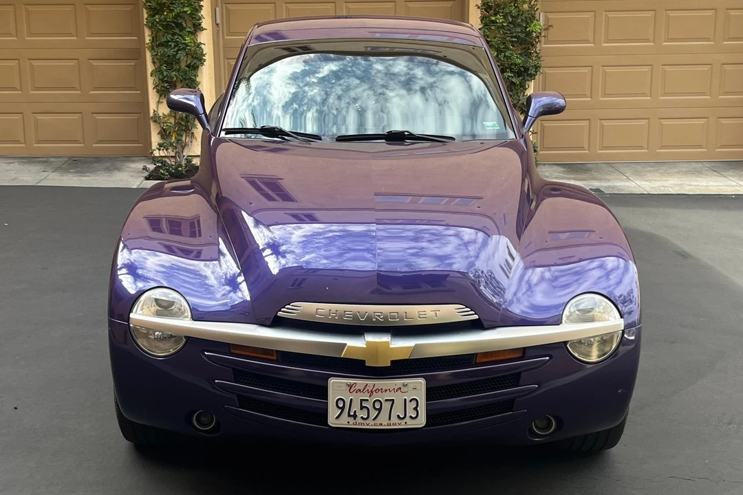 2004 Chevrolet SSR - Image 2 of 31