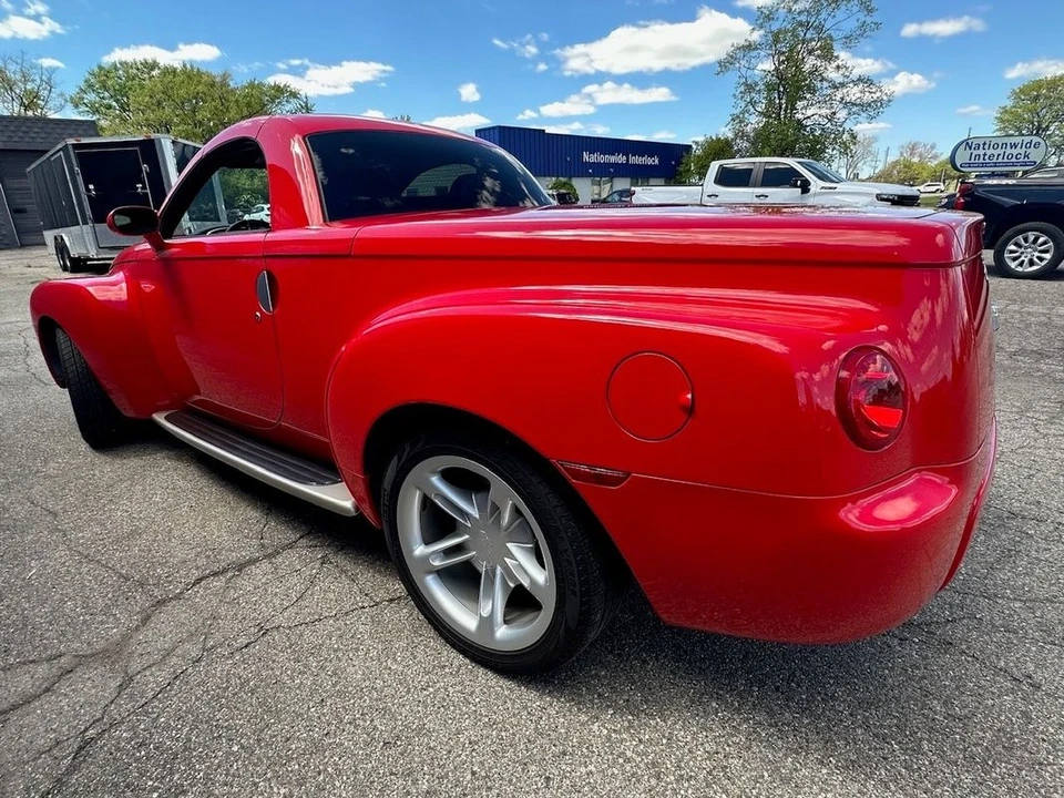 2004 Chevrolet SSR - Image 11 of 26