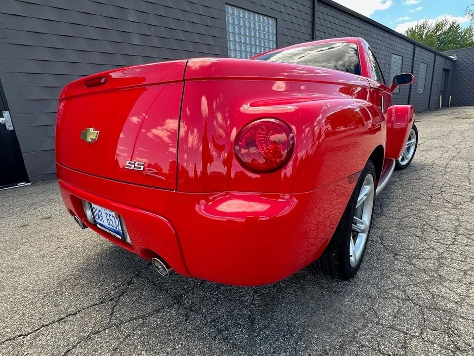 2004 Chevrolet SSR - Image 9 of 26