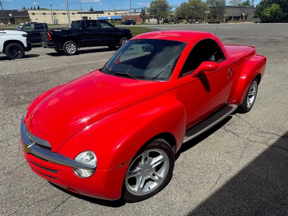 2004 Chevrolet SSR - Image 2 of 26