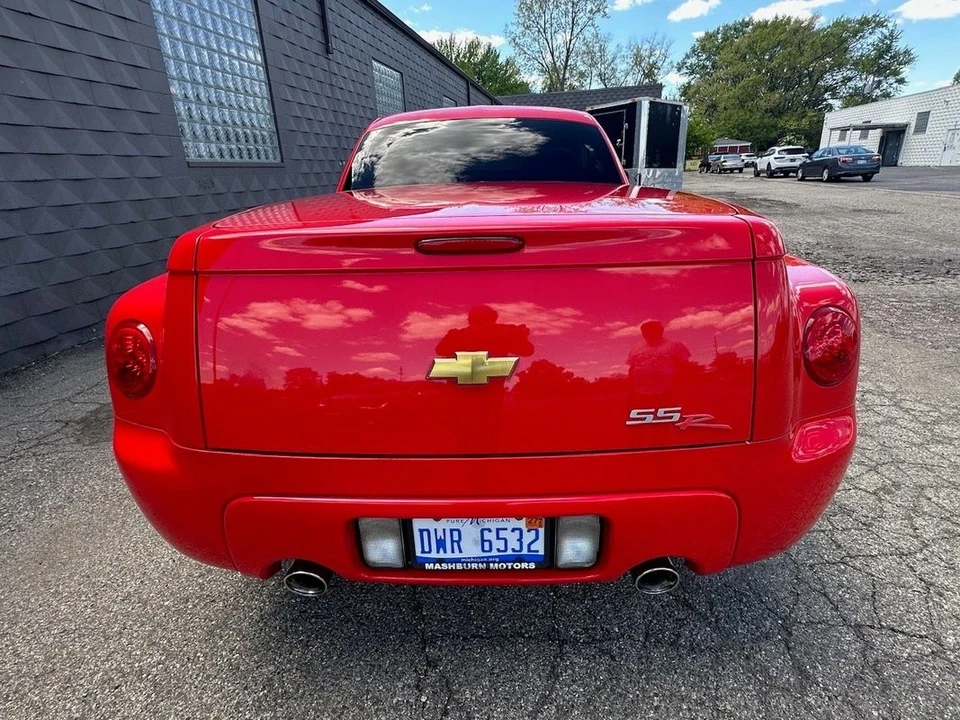 2004 Chevrolet SSR - Image 10 of 26