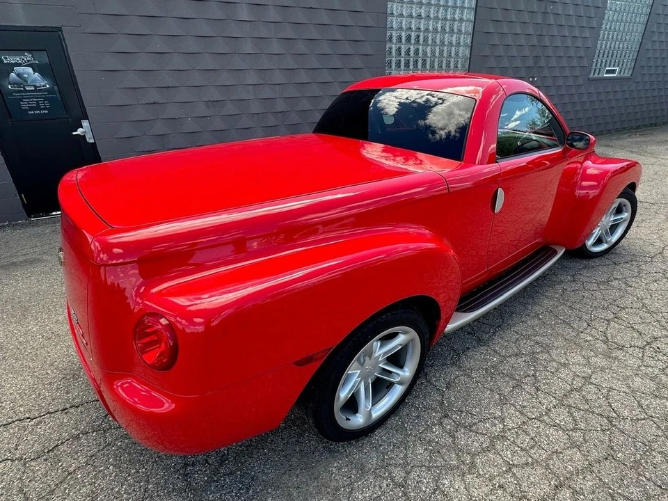 2004 Chevrolet SSR - Image 8 of 26