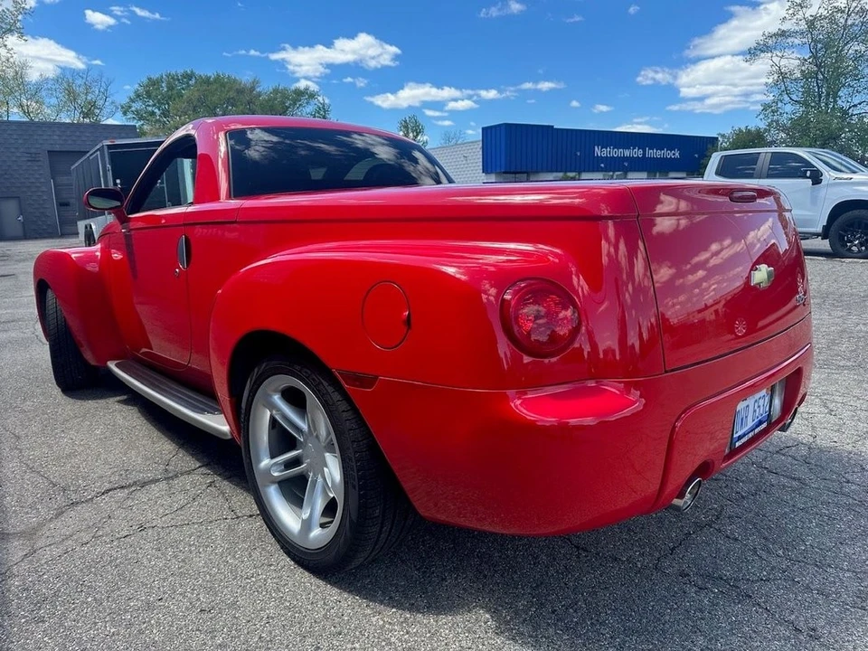 2004 Chevrolet SSR - Image 25 of 26