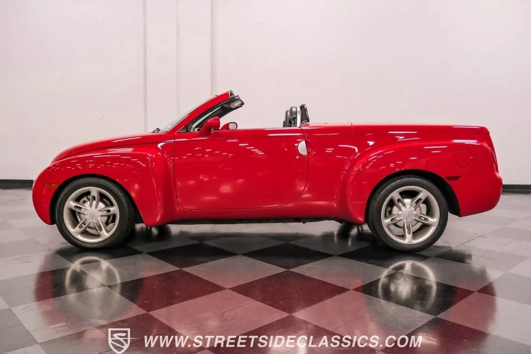 2004 Chevrolet SSR - Image 3 of 12