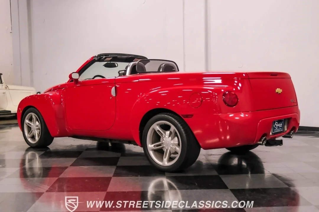 2004 Chevrolet SSR - Image 8 of 12
