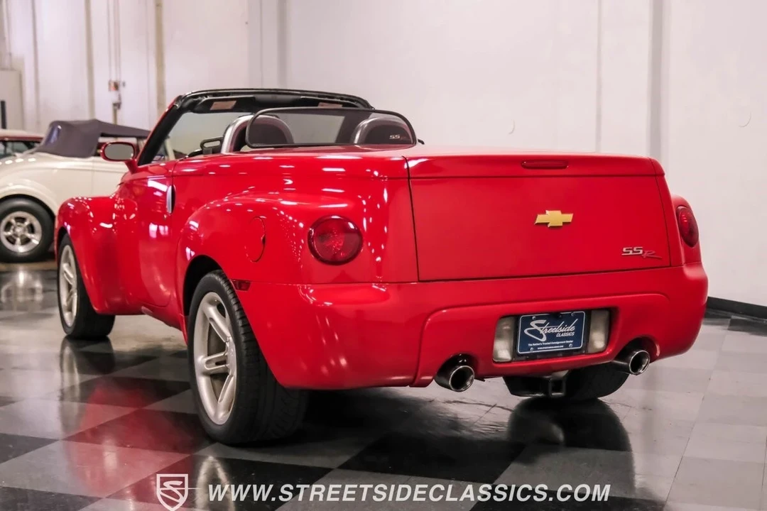 2004 Chevrolet SSR - Image 10 of 12