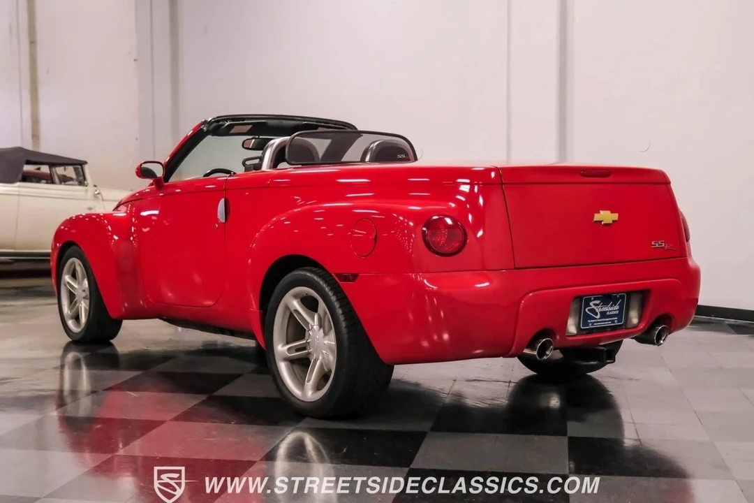 2004 Chevrolet SSR - Image 9 of 12