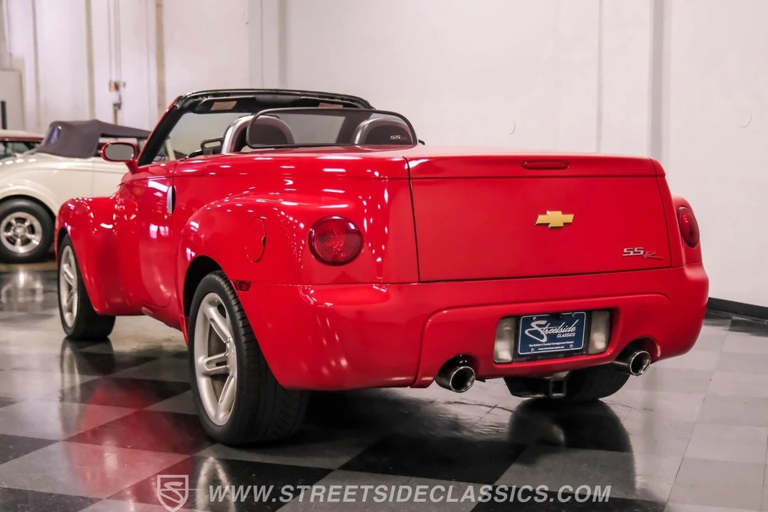 2004 Chevrolet SSR - Image 9 of 12