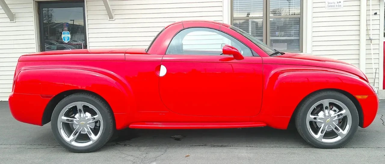 2004 Chevrolet SSR - Image 3 of 21