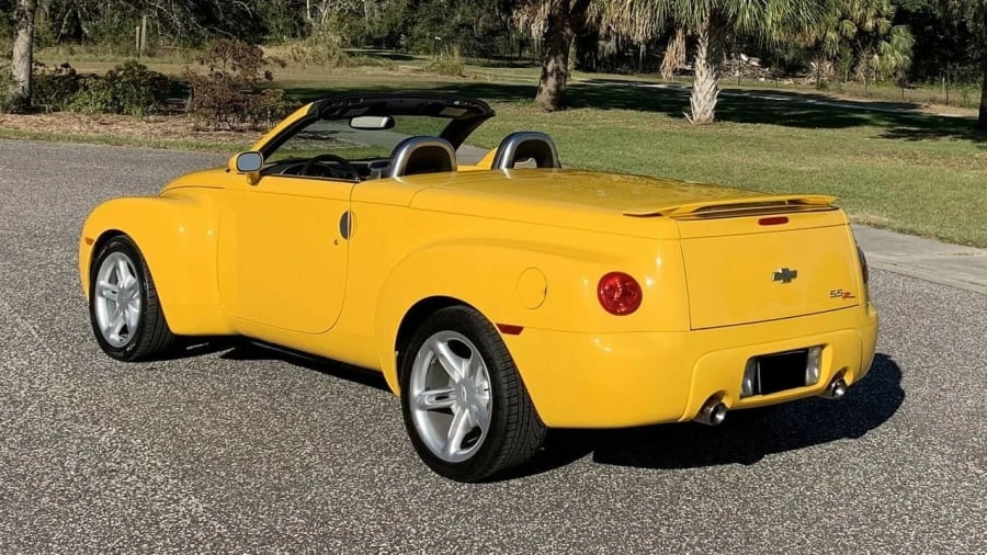 2004 Chevrolet SSR - Image 3 of 13