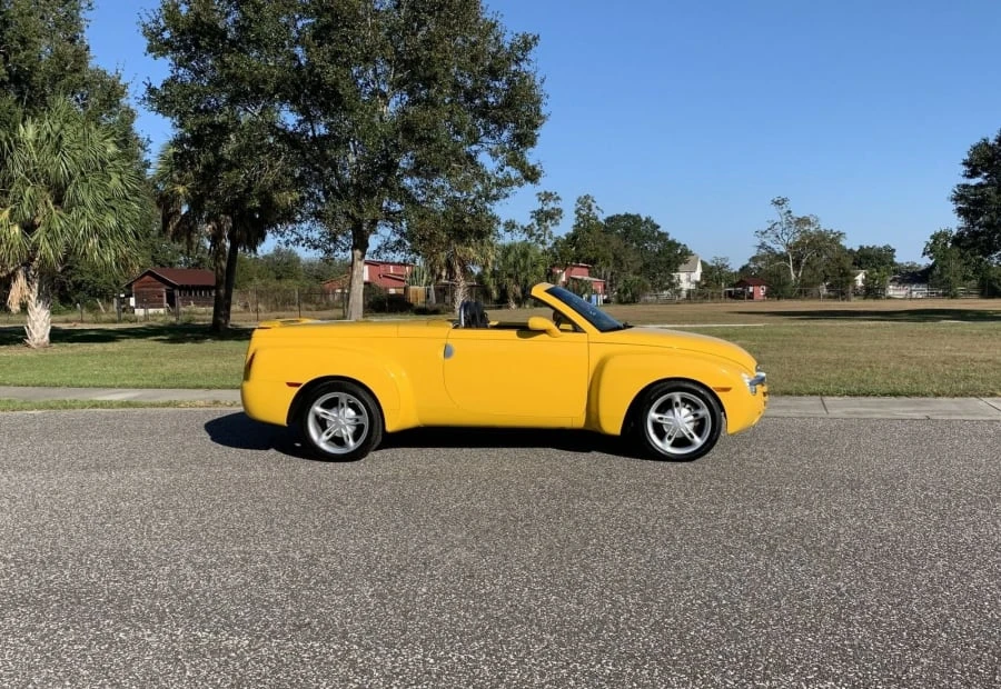 2004 Chevrolet SSR - Image 2 of 13