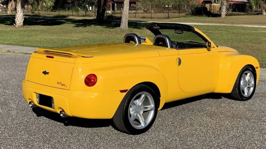 2004 Chevrolet SSR - Image 8 of 13
