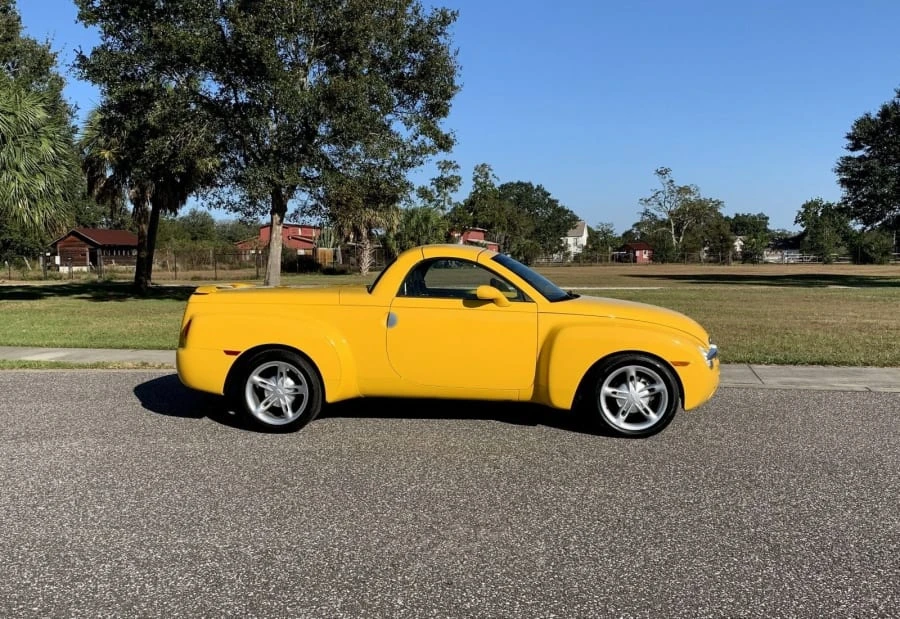 2004 Chevrolet SSR - Image 9 of 13