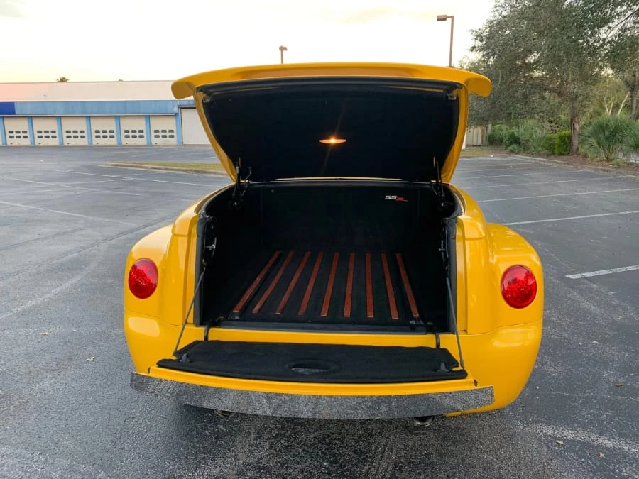 2004 Chevrolet SSR - Image 11 of 13