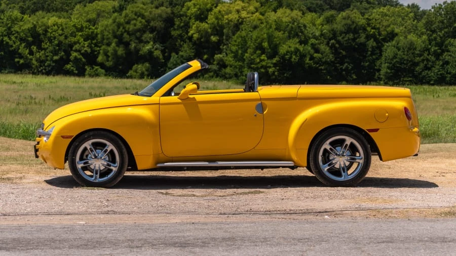 2004 Chevrolet SSR - Image 2 of 12