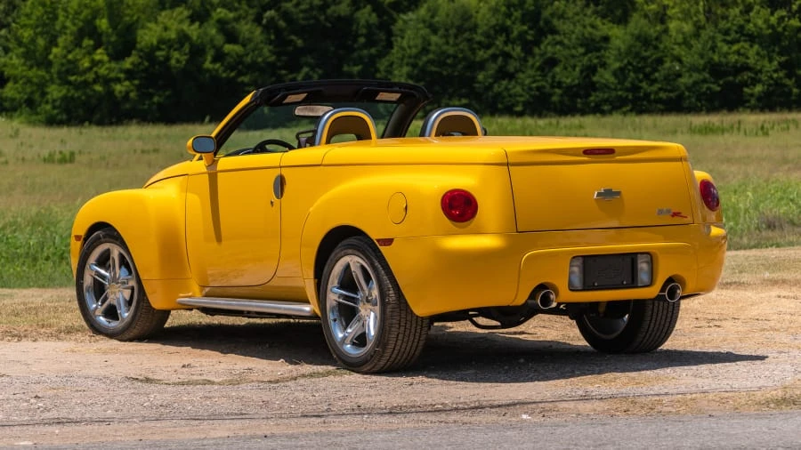2004 Chevrolet SSR - Image 3 of 12