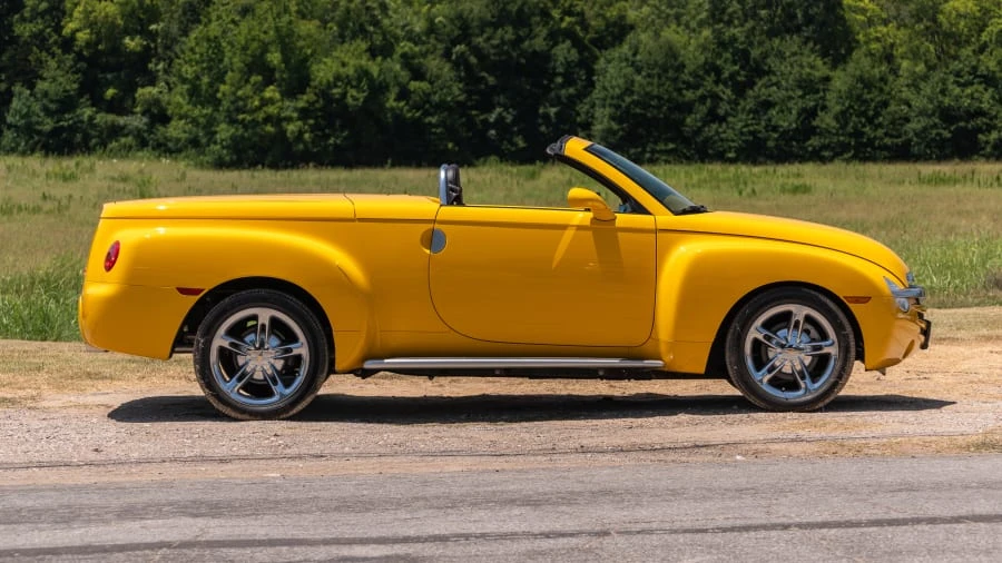 2004 Chevrolet SSR - Image 8 of 12