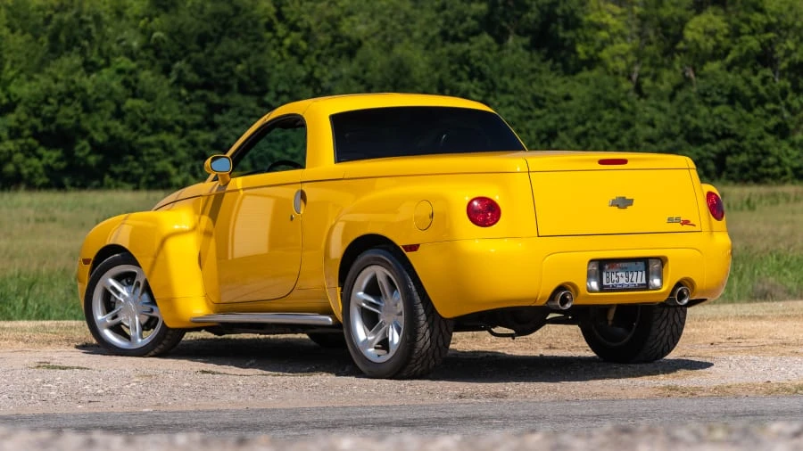 2004 Chevrolet SSR - Image 3 of 12