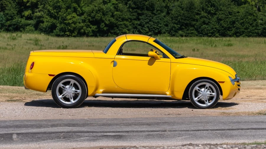 2004 Chevrolet SSR - Image 8 of 12