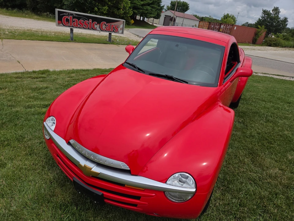 2004 Chevrolet SSR - Image 2 of 31