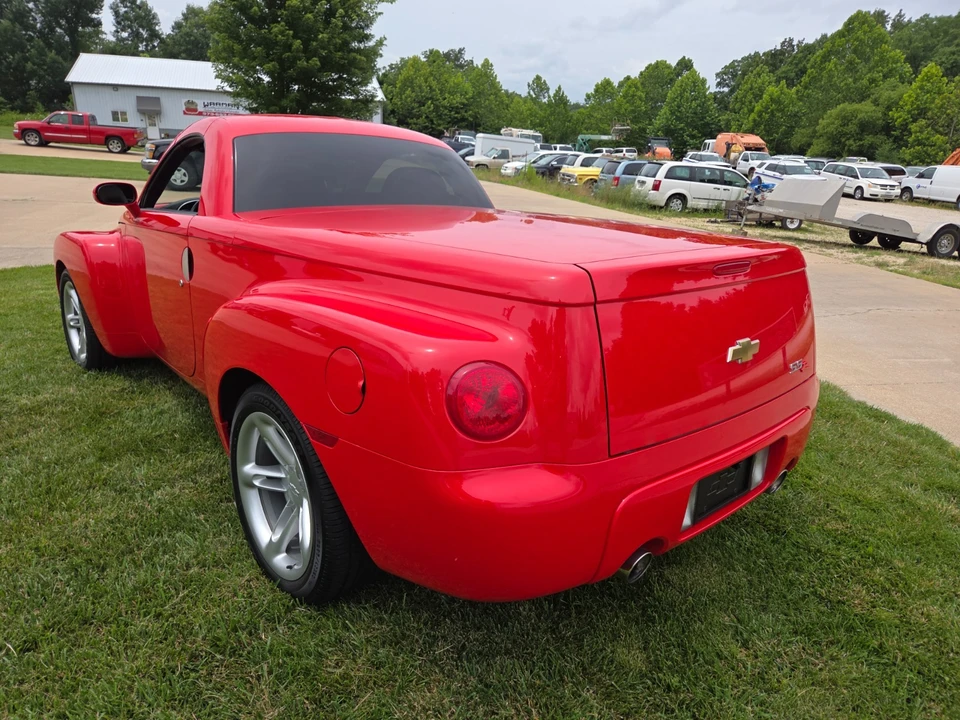 2004 Chevrolet SSR - Image 9 of 31